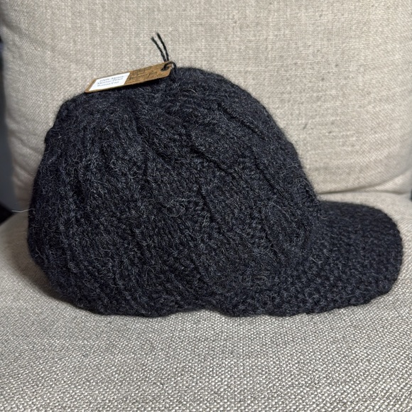 Peruvian Link Bundle - Alpaca Mother Pearl Button Cap & Socks - Picture 5 of 9